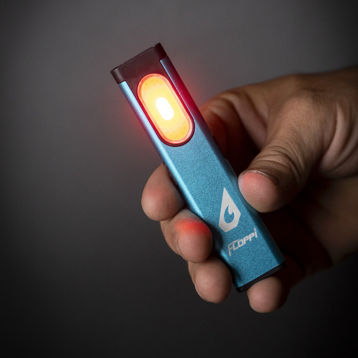 Linterna Floppi Recargable de Alto Alcance | Compacta, Resistente e Ideal para Camping